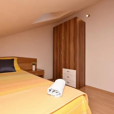 La Casa Simone Holiday home Jesenice (Split-Dalmatia)